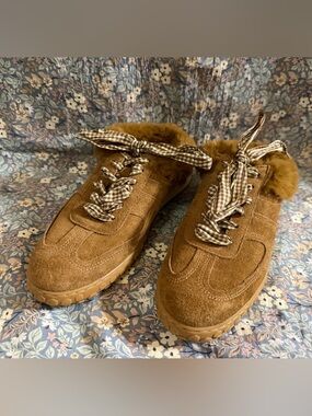 Dolce Vita Women's Izzey Plush Sneakers in Light Brown Suede